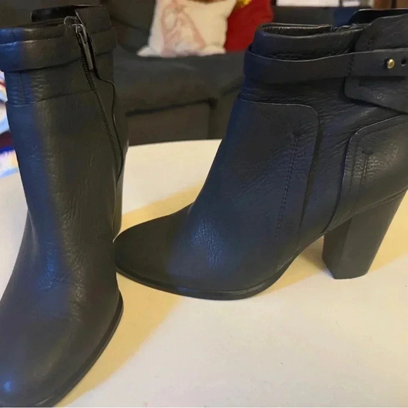 Vince Camuto Faythe Black Leather Ankle Boots Booties Womens 9 M Heeled Zip Up - Picture 2 of 5